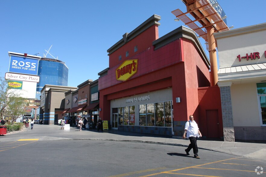 3001 S Las Vegas Blvd, Las Vegas, NV à louer - Photo de l’immeuble – Image 2 sur 4