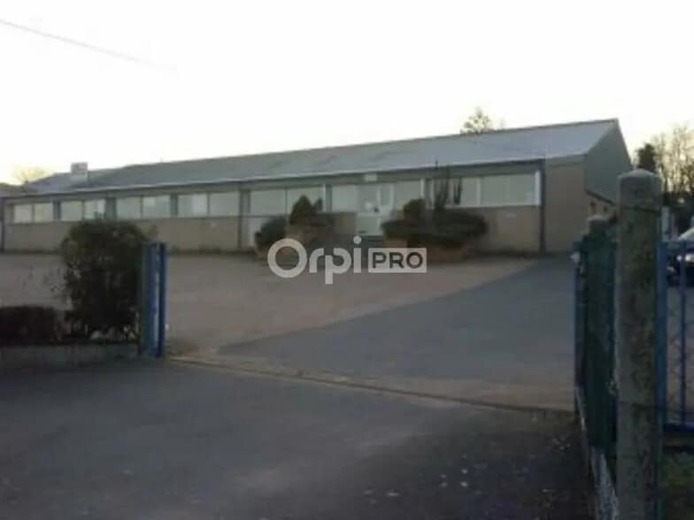 Industriel/Logistique dans Prémilhat à louer - Photo de l’immeuble – Image 2 sur 5