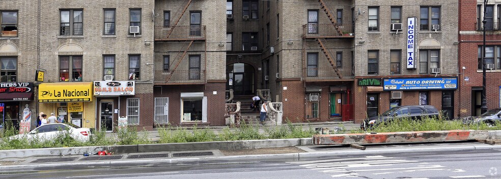 1384 Grand Concourse, Bronx, NY à vendre - Photo de l’immeuble – Image 3 sur 3