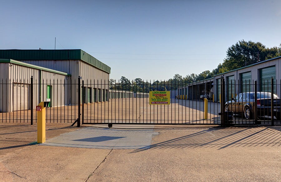 1407 S Kings Hwy, Texarkana, TX à louer - Photo de l’immeuble – Image 2 sur 6