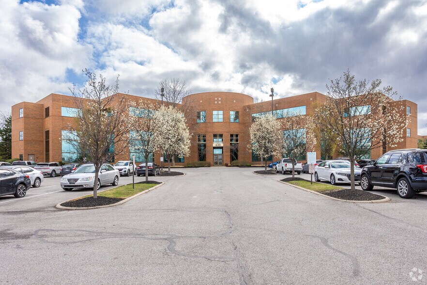 630 Morrison Rd, Gahanna, OH à louer - Photo de l’immeuble – Image 1 sur 12