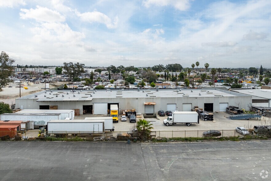 1689 E Mission Blvd, Pomona, CA à vendre - Photo de l’immeuble – Image 2 sur 17