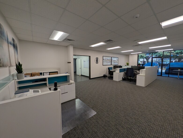 1101 Wooded Acres Dr, Waco, TX à louer - Photo de l’immeuble – Image 3 sur 6