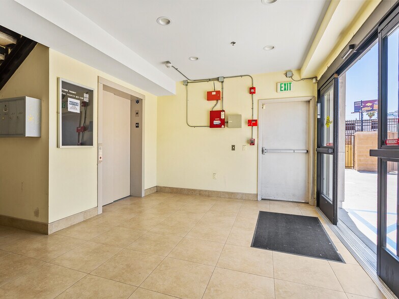 7335-7341 Foothill Blvd, Tujunga, CA à vendre - Photo de l’immeuble – Image 3 sur 67