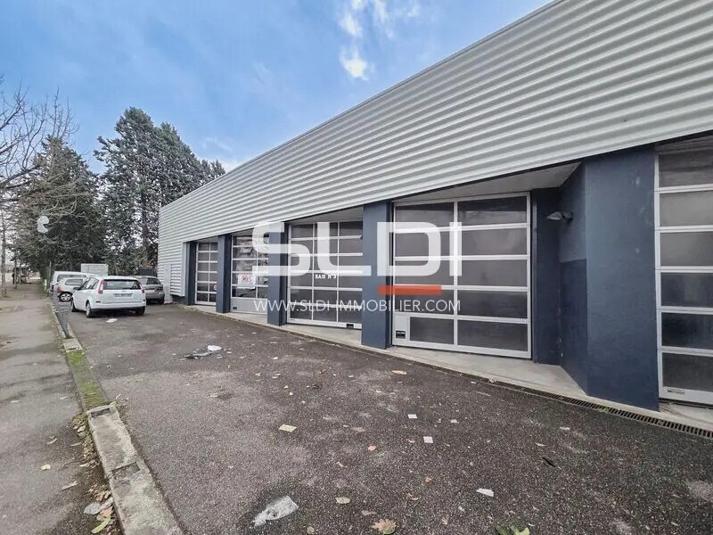 Bureau dans Vénissieux à louer Photo de l’immeuble– Image 1 sur 9