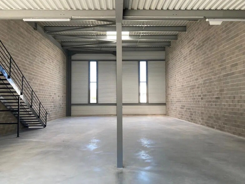 274 Avenue De Bruxelles, La Seyne-sur-Mer à louer - Photo de l’immeuble – Image 3 sur 7