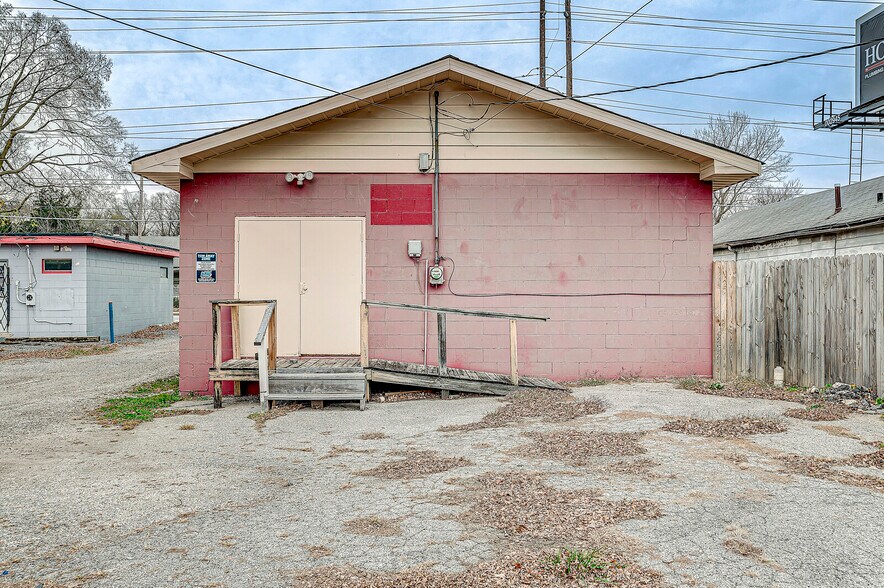 3637 W 10th St, Indianapolis, IN à vendre - Photo de l’immeuble – Image 3 sur 15