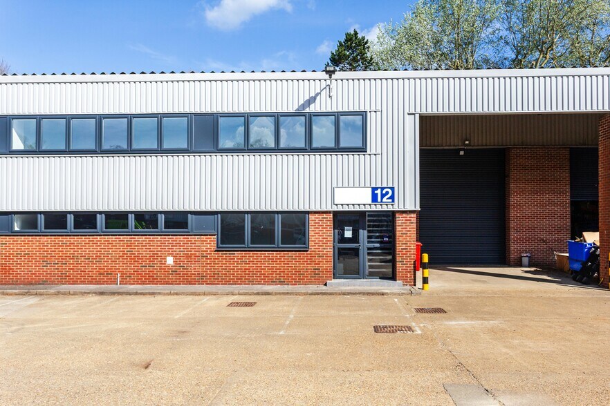 Farmbrough Clos, Aylesbury à louer - Photo de l’immeuble – Image 2 sur 47