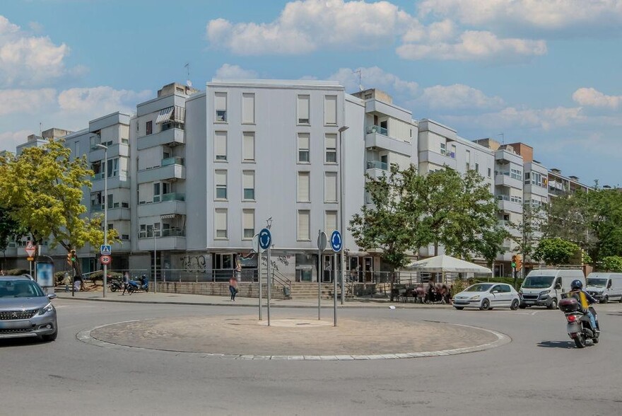 Carrer de L'aprestadora, 168, L'Hospitalet de Llobregat, Barcelona à vendre - Photo de l’immeuble – Image 2 sur 7