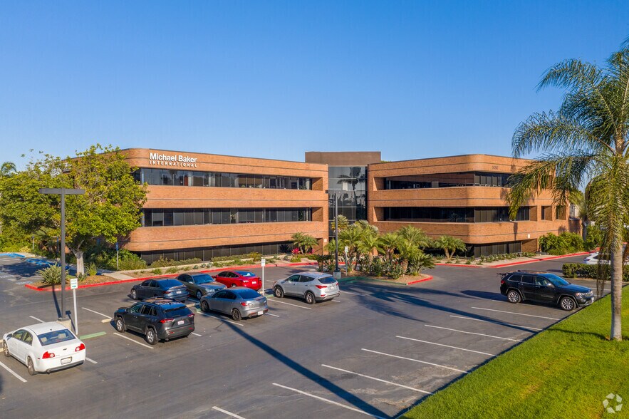 5050 Avenida Encinas, Carlsbad, CA à louer - Photo principale – Image 1 sur 11