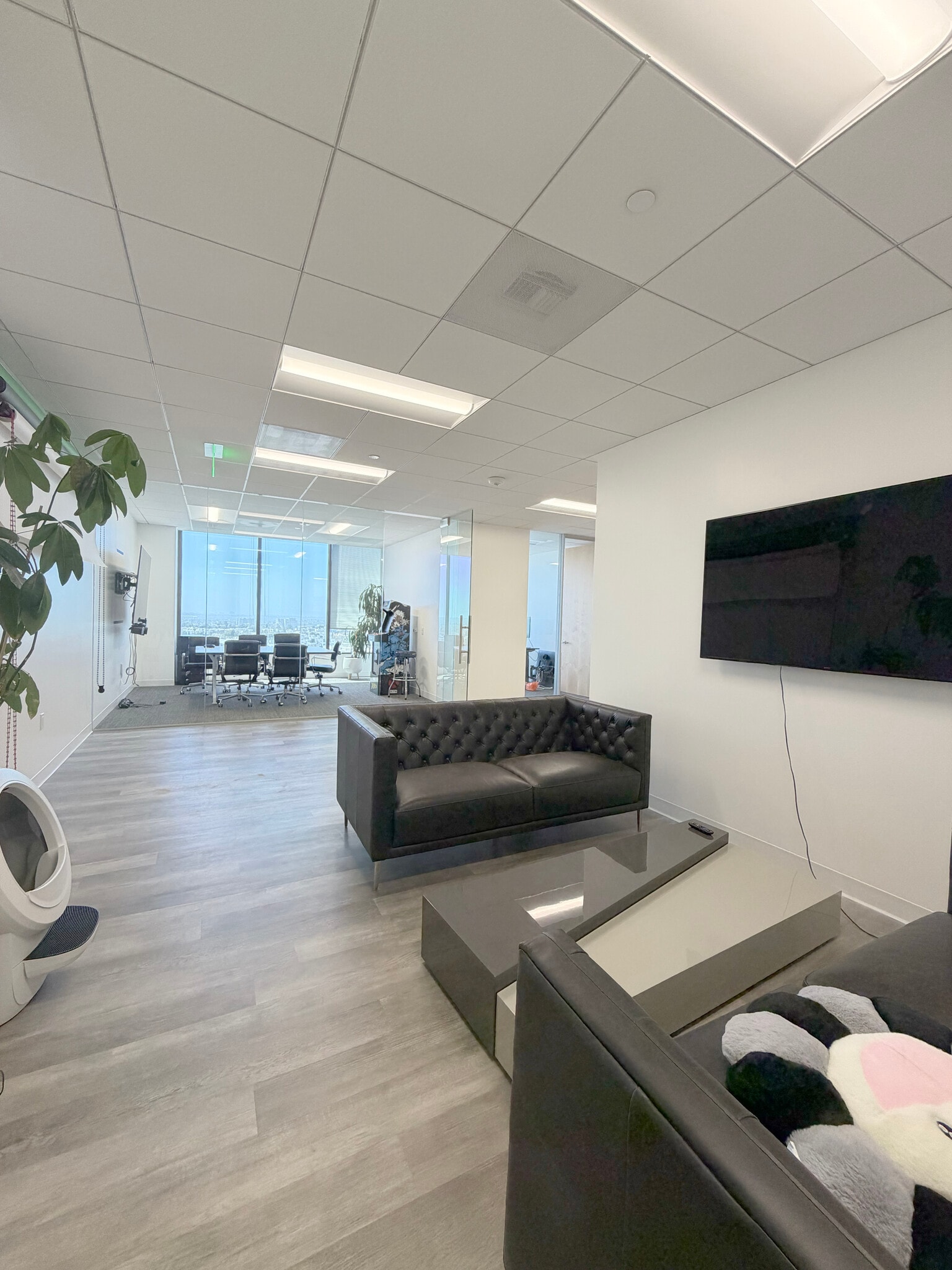 10880 Wilshire Blvd, Los Angeles, CA à louer Photo intérieure– Image 1 sur 11