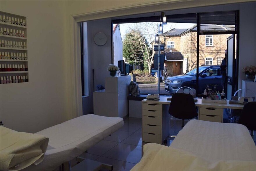 5-5A Forest Rd, Loughton à louer - Photo de l’immeuble – Image 3 sur 9