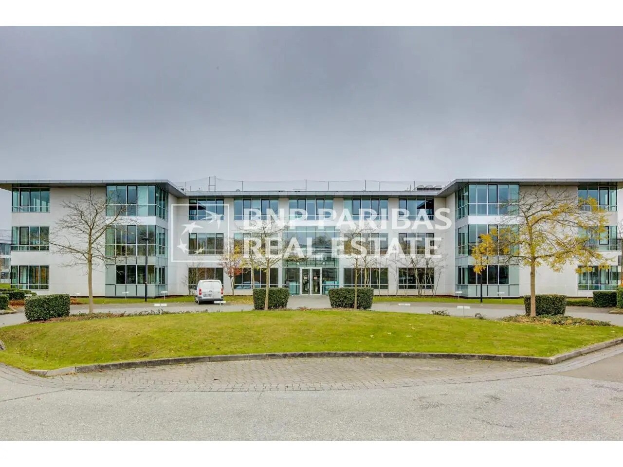 Bureau dans Voisins-le-Bretonneux à louer Photo de l’immeuble– Image 1 sur 15