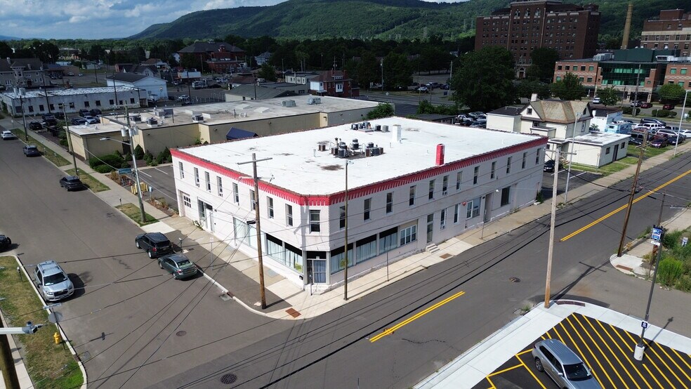 451 Market St, Elmira, NY à vendre - Photo de l’immeuble – Image 1 sur 30