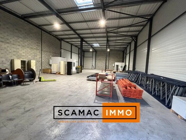 Industriel/Logistique dans Signes à louer - Photo de l’immeuble – Image 3 sur 4