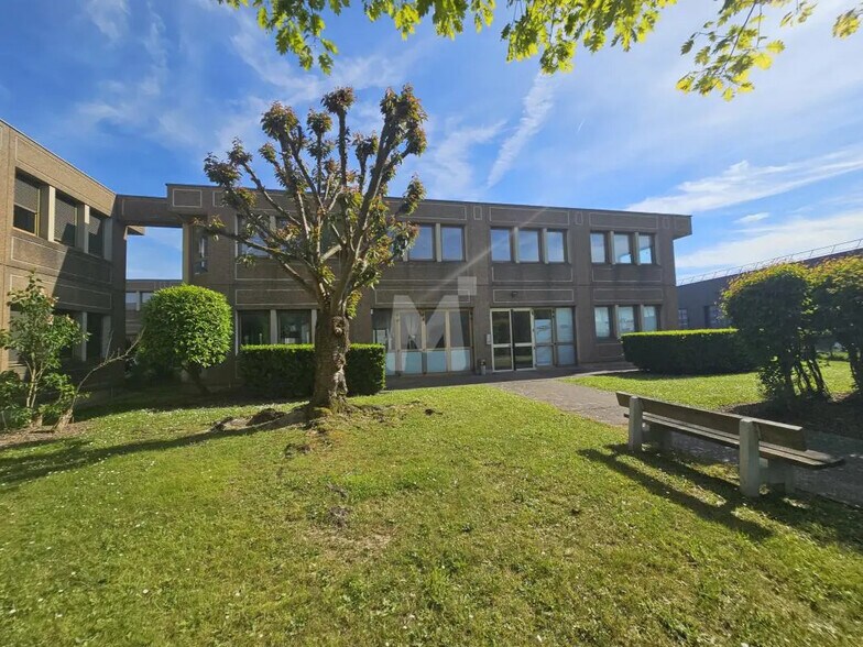 Bureau dans Le Coudray-Montceaux à louer - Photo de l’immeuble – Image 3 sur 7