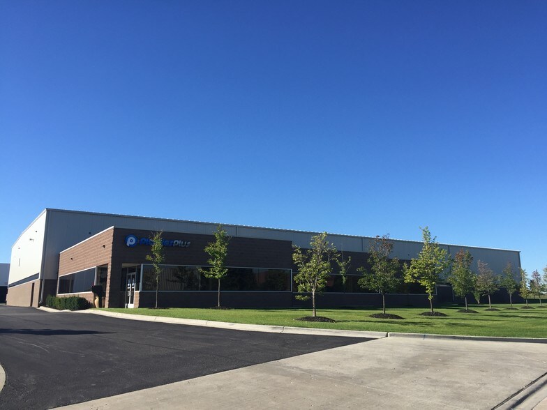 4237 N Atlantic Blvd, Auburn Hills, MI à louer - Photo de l’immeuble – Image 2 sur 5