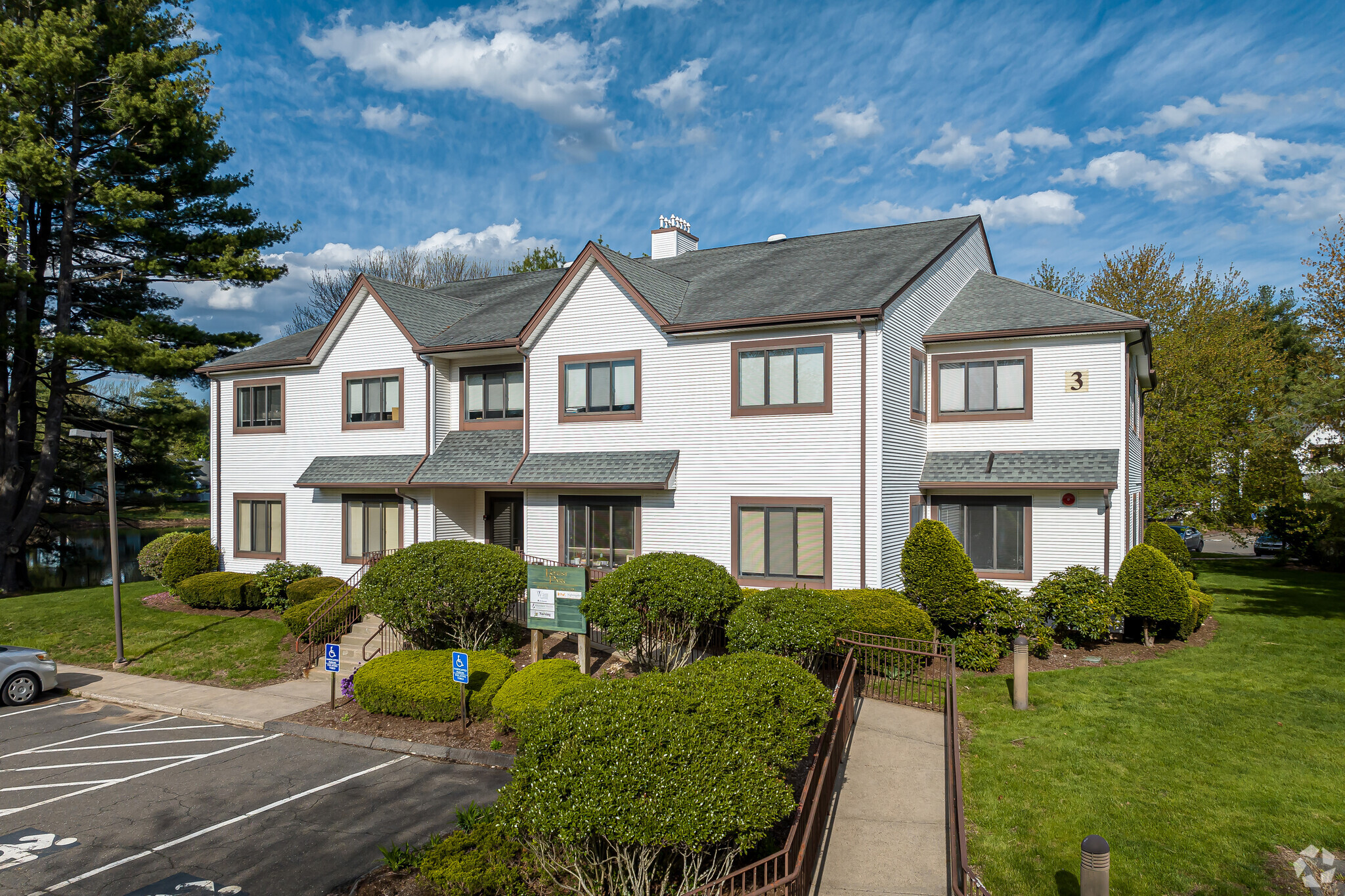 2 Forest Park Dr, Farmington, CT à louer Photo de l’immeuble– Image 1 sur 26