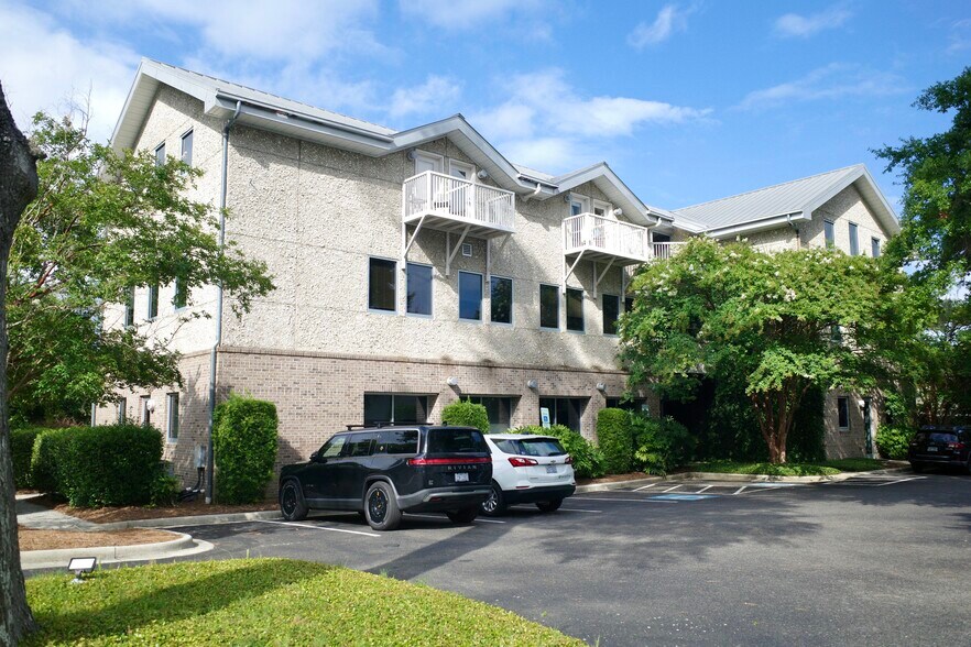 2018 Eastwood Rd, Wilmington, NC à louer - Photo de l’immeuble – Image 2 sur 27