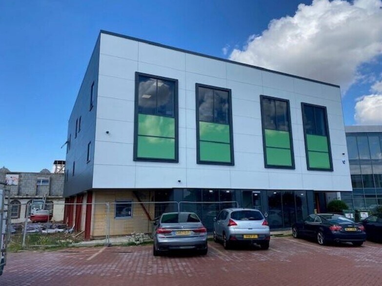 18-19 Aviation Way, Southend On Sea à louer - Photo de l’immeuble – Image 2 sur 2