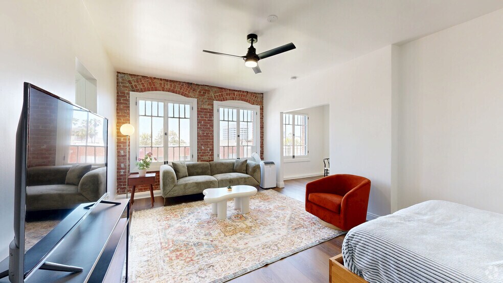 1775 N Orange Dr, Hollywood, CA à vendre - Numérisation 3D Matterport – Image 2 sur 35