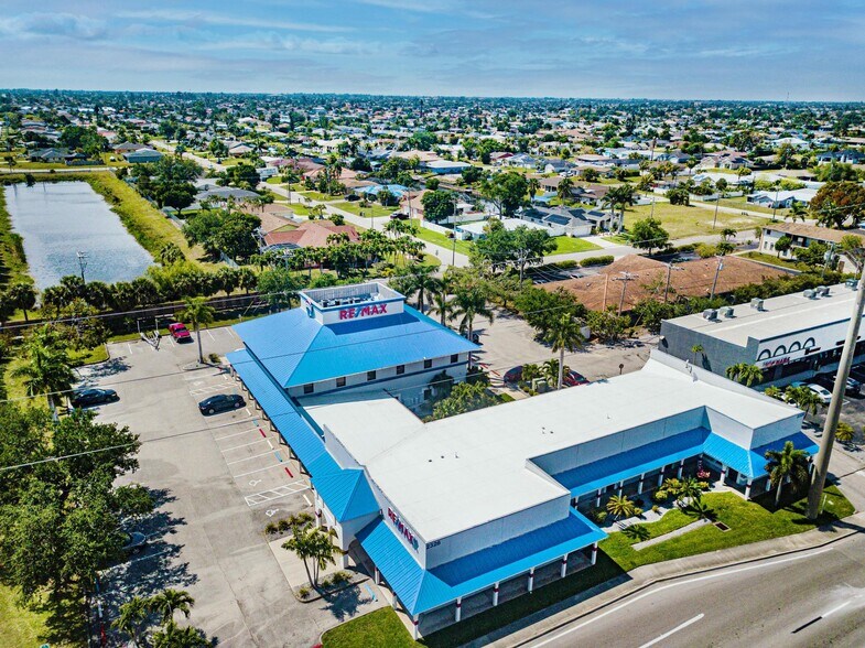 2326 Del Prado Blvd, Cape Coral, FL à louer - Photo de l’immeuble – Image 2 sur 15