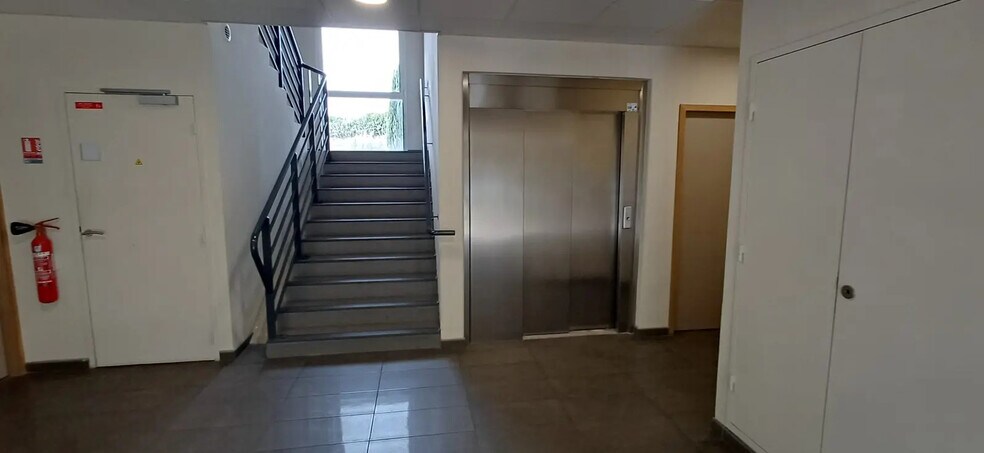 Bureau dans Baillargues à louer - Hall d’entrée – Image 3 sur 6