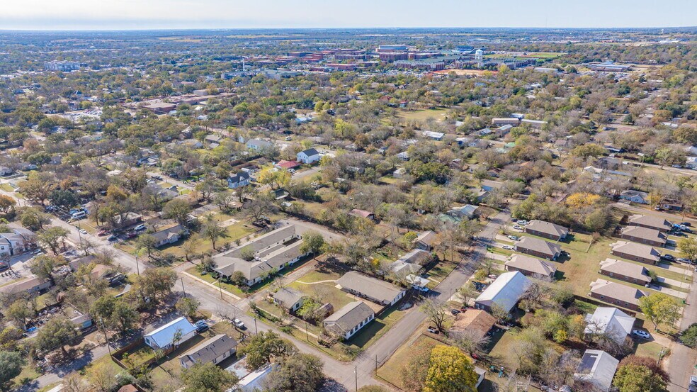 1100 N McCart St, Stephenville, TX à vendre - Photo de l’immeuble – Image 3 sur 16