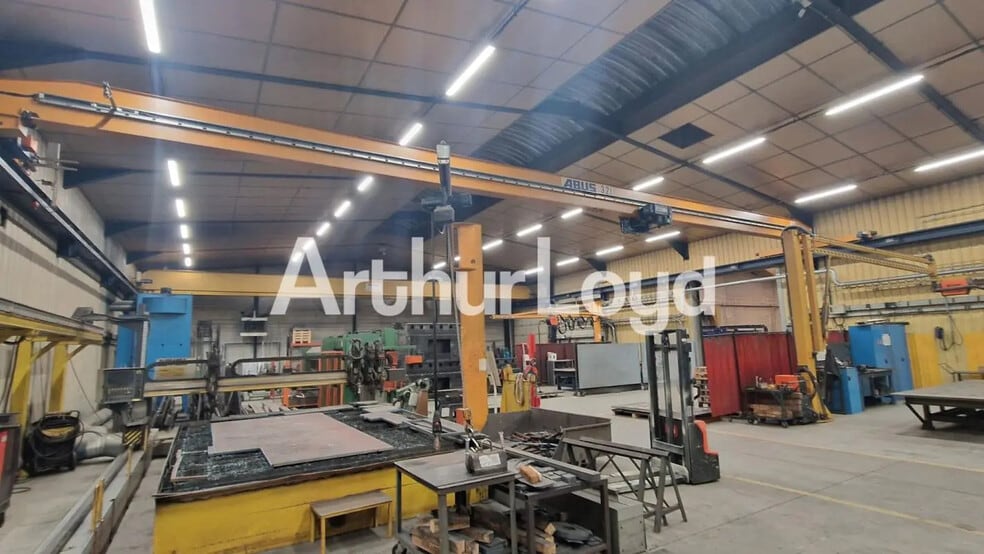 Local d'activités dans Vire Normandie à vendre - Photo intérieure – Image 2 sur 3