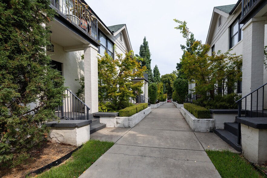 1796-1800 Poplar Ave, Memphis, TN à vendre - Photo de l’immeuble – Image 3 sur 31