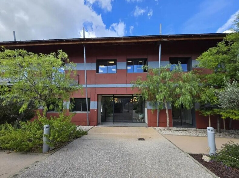 Bureau dans Solliès-Ville à louer - Photo de l’immeuble – Image 1 sur 11