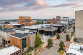 230 N Washington Sq, Lansing, MI - Vue aérienne  vue de carte