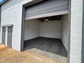 895 NE Dixie Hwy, Jensen Beach, FL à louer Photo intérieure– Image 1 sur 2