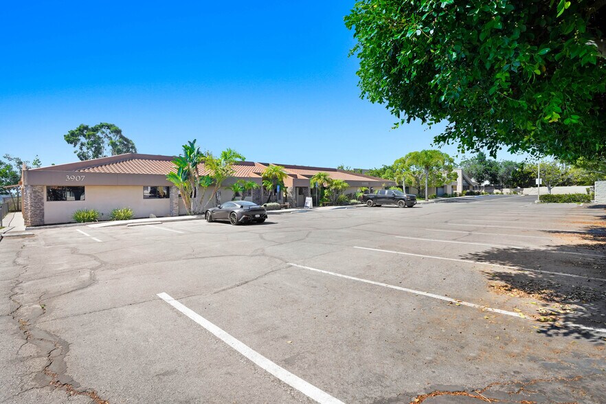 3907 Waring Rd, Oceanside, CA à louer - Photo de l’immeuble – Image 3 sur 7