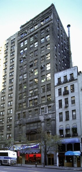 119-121 W 57th St, New York, NY à louer - Photo de l’immeuble – Image 3 sur 8