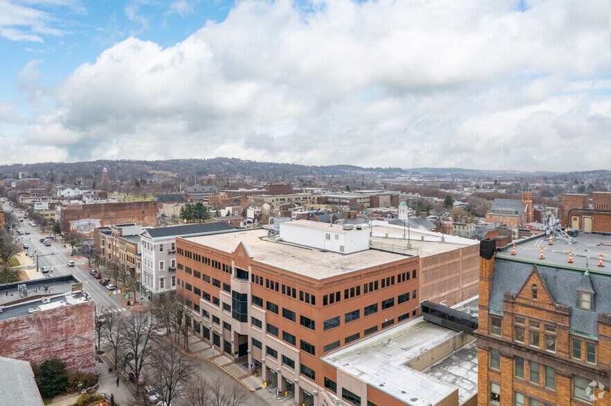 96 S George St, York, PA à louer - Aérien – Image 3 sur 11