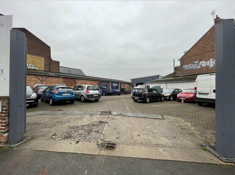 Local d'activités dans Loos à vendre - Photo de l’immeuble – Image 3 sur 11