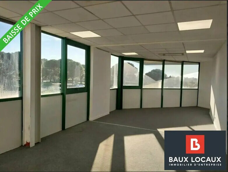 Bureau dans Garons à louer - Photo de l’immeuble – Image 1 sur 7