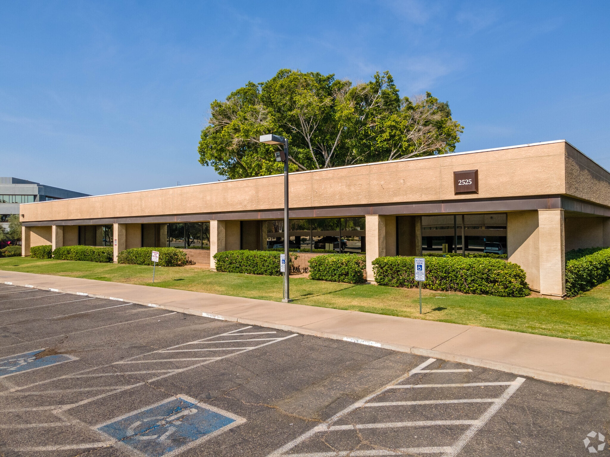 2525 W Beryl Ave, Phoenix, AZ à louer Photo principale– Image 1 sur 54