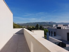 Avenue Marcel Paul (Rd 63), La Seyne-sur-Mer à louer Photo intérieure– Image 2 sur 4