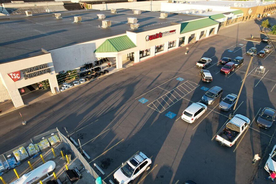 11 Pine Lake Ave, La Porte, IN à louer - Photo de l’immeuble – Image 3 sur 9