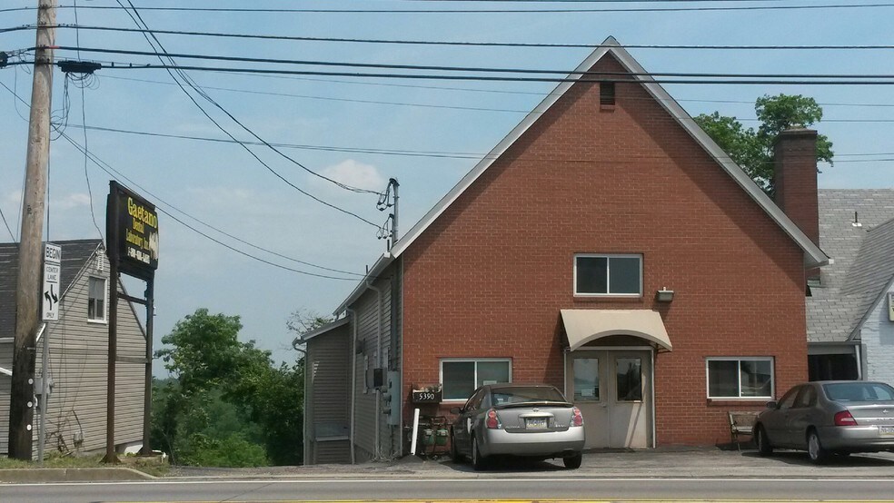5390 Steubenville Pike, McKees Rocks, PA à louer - Photo principale – Image 2 sur 4