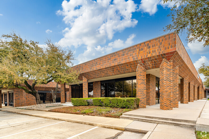 4275 Kellway Cir, Addison, TX à louer - Photo de l’immeuble – Image 1 sur 5