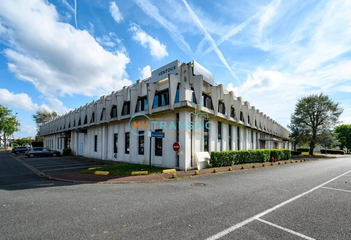 Local d’activités dans Évry-Courcouronnes à louer Photo de l’immeuble– Image 1 sur 6