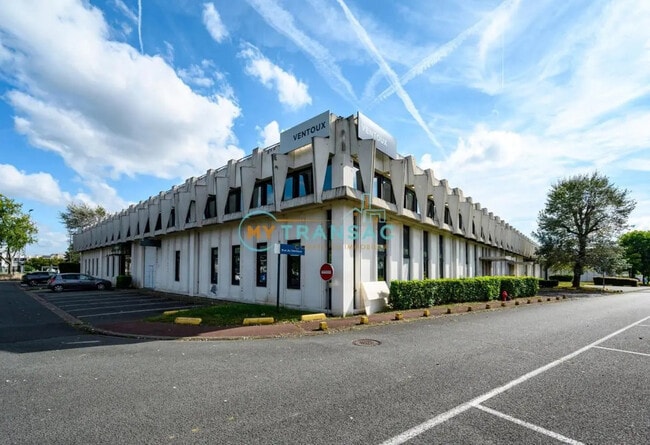 Plus de détails pour Local d'activités à louer