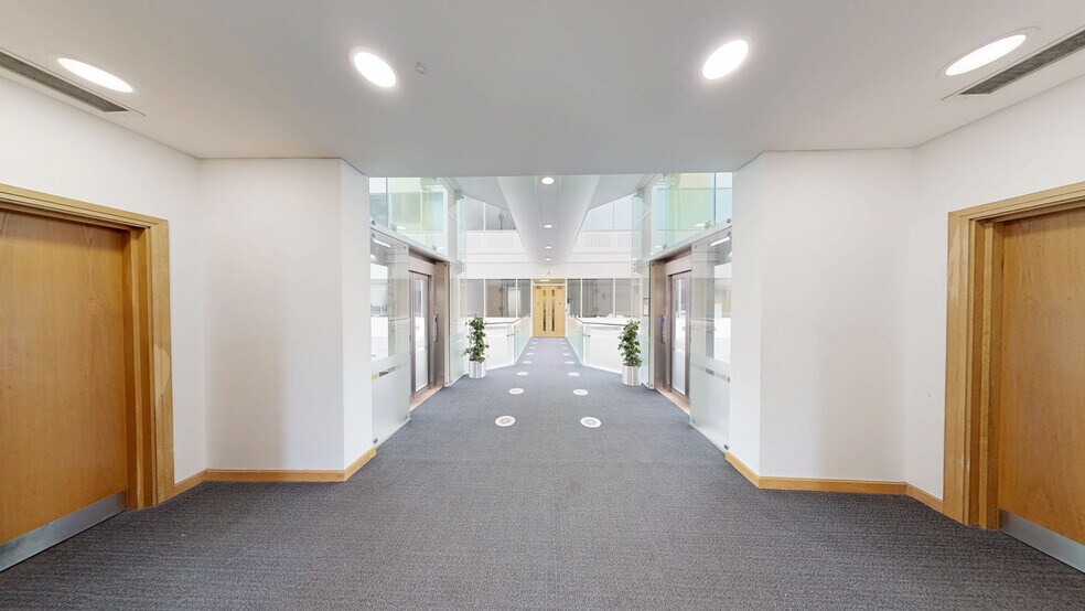 2 Arlington Sq, Bracknell à louer - Numérisation 3D Matterport – Image 3 sur 25