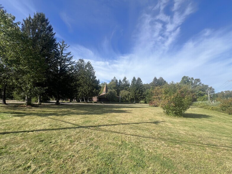 503 Chase Pky, Waterbury, CT à vendre - Photo principale – Image 2 sur 14