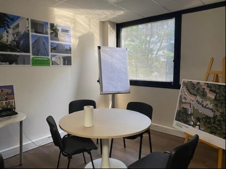 Bureau dans Aix-en-Provence à louer - Photo de l’immeuble – Image 3 sur 6