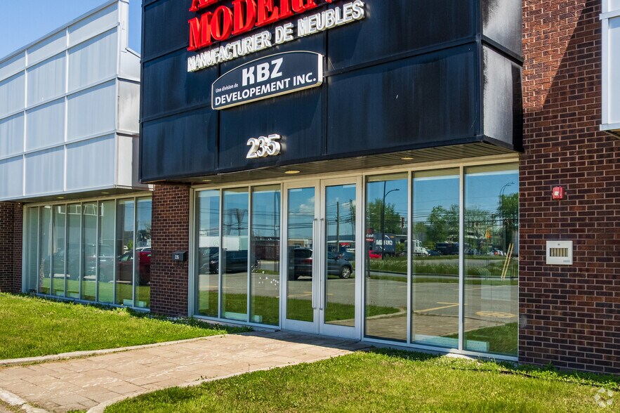 235 Montee De Liesse, Montréal, QC à vendre - Photo de l’immeuble – Image 3 sur 9