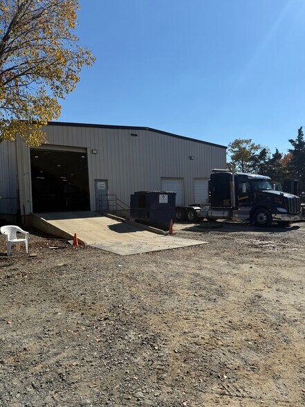 10020 Industrial Dr, Pineville, NC à louer - Photo de l’immeuble – Image 3 sur 14